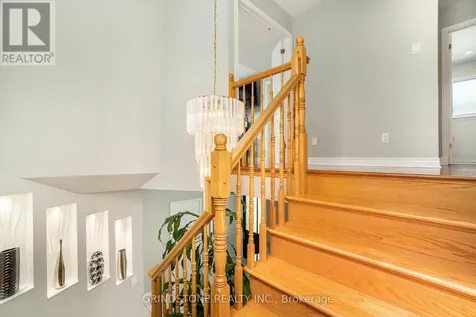 95 Evanshen Crescent Ottawa ON K2K 2X7