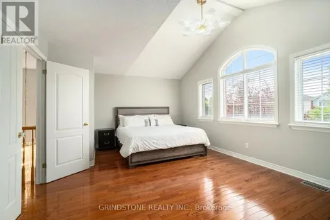 95 Evanshen Crescent Ottawa ON K2K 2X7