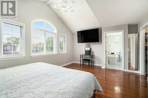 95 Evanshen Crescent Ottawa ON K2K 2X7