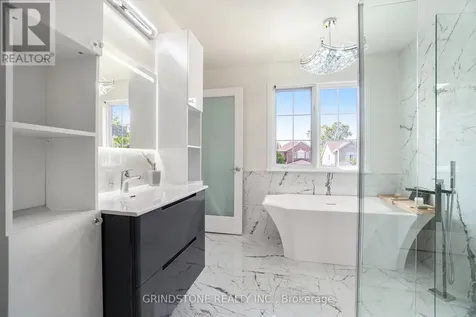 95 Evanshen Crescent Ottawa ON K2K 2X7