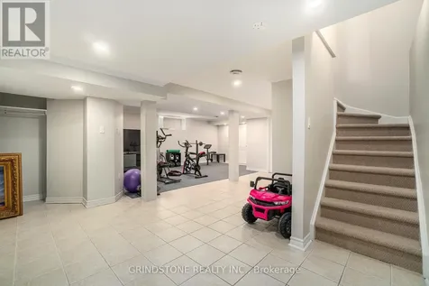 95 Evanshen Crescent Ottawa ON K2K 2X7