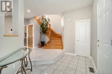 95 Evanshen Crescent Ottawa ON K2K 2X7