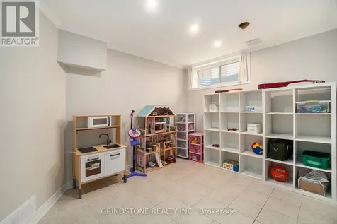 95 Evanshen Crescent Ottawa ON K2K 2X7