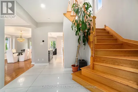 95 Evanshen Crescent Ottawa ON K2K 2X7
