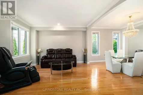 95 Evanshen Crescent Ottawa ON K2K 2X7