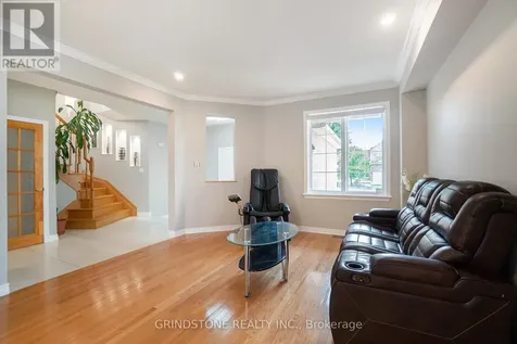95 Evanshen Crescent Ottawa ON K2K 2X7