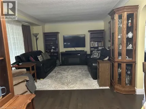 11 James Avenue Brantford ON N3S 6Y2