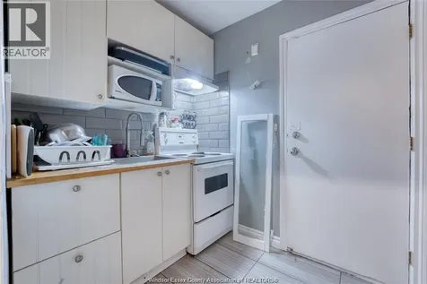 41 Giles Boulevard Windsor ON N9A 4B6