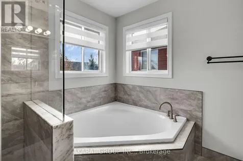 2365 Bankside Drive Mississauga (central Erin Mills) ON L5M 6E3