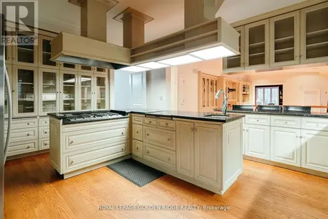 12 Forestview Trail Whitchurch-stouffville ON L4A 2L4