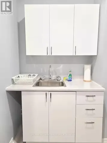 474 Somerset Street West Ottawa ON K1R 5J8