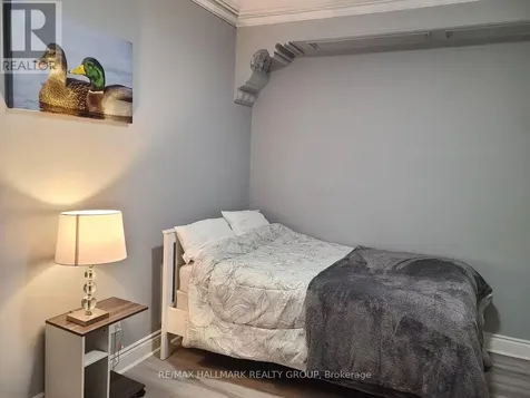 474 Somerset Street West Ottawa ON K1R 5J8