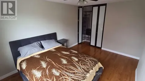 35 Ivylea Street Ottawa ON K2G 4X1