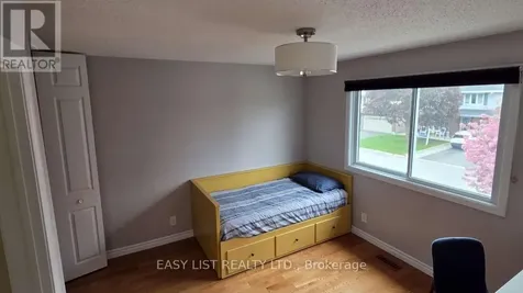 35 Ivylea Street Ottawa ON K2G 4X1