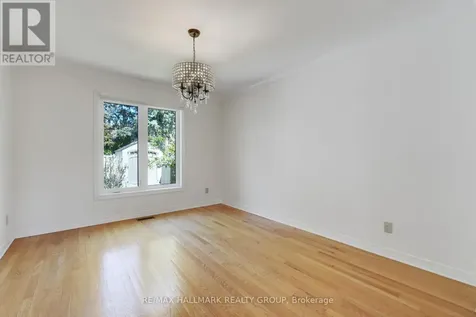 21 Dalecroft Crescent Ottawa ON K2G 5V9
