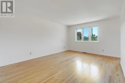 21 Dalecroft Crescent Ottawa ON K2G 5V9