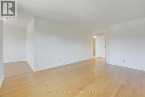 21 Dalecroft Crescent Ottawa ON K2G 5V9