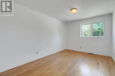 21 Dalecroft Crescent Ottawa ON K2G 5V9