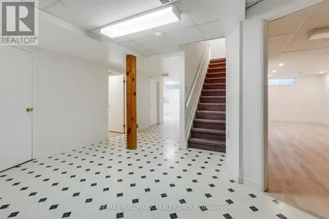 21 Dalecroft Crescent Ottawa ON K2G 5V9