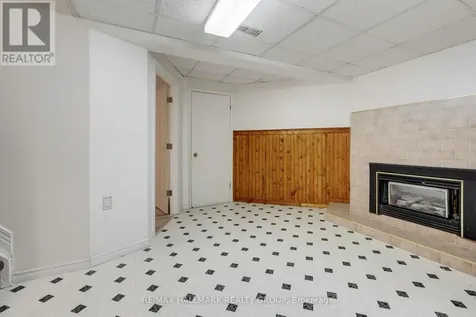 21 Dalecroft Crescent Ottawa ON K2G 5V9