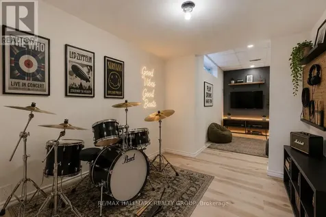 21 Dalecroft Crescent Ottawa ON K2G 5V9