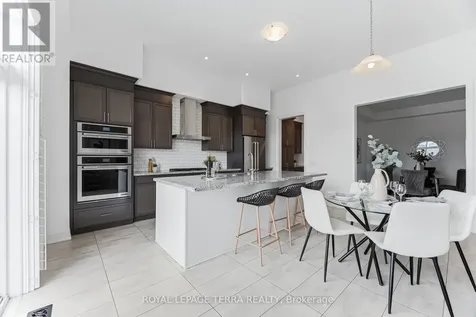 11 Lockton Street Whitby ON L1P 0E1