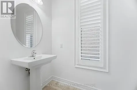 11 Lockton Street Whitby ON L1P 0E1