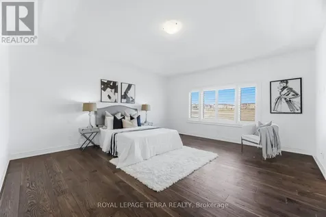11 Lockton Street Whitby ON L1P 0E1