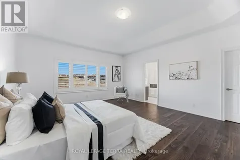 11 Lockton Street Whitby ON L1P 0E1
