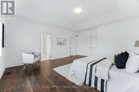 11 Lockton Street Whitby ON L1P 0E1