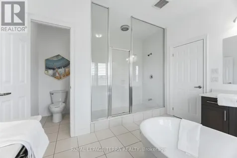 11 Lockton Street Whitby ON L1P 0E1