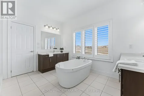 11 Lockton Street Whitby ON L1P 0E1
