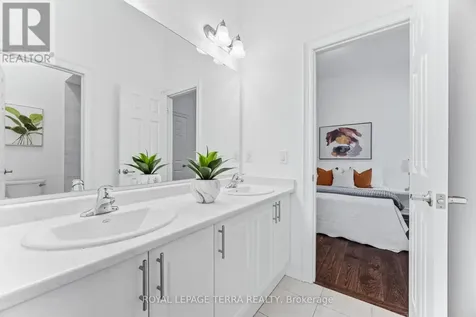 11 Lockton Street Whitby ON L1P 0E1