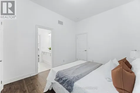 11 Lockton Street Whitby ON L1P 0E1