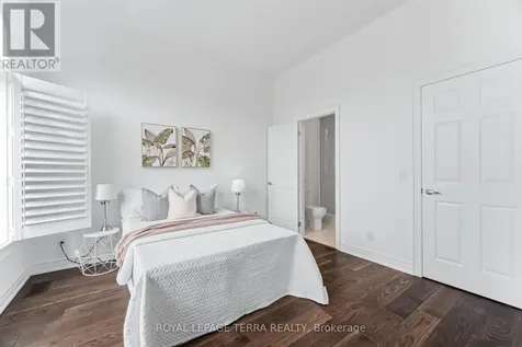 11 Lockton Street Whitby ON L1P 0E1