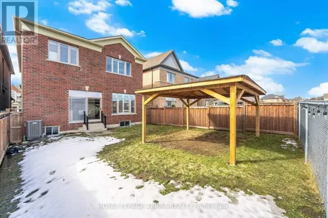 11 Lockton Street Whitby ON L1P 0E1