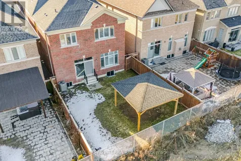 11 Lockton Street Whitby ON L1P 0E1