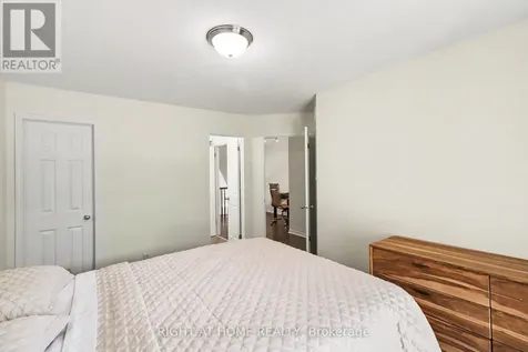 572 Reardon Private Ottawa ON K1V 2K9
