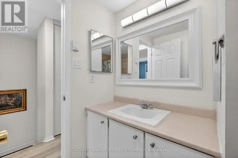 17 Pixley Private Ottawa ON K1G 4C3