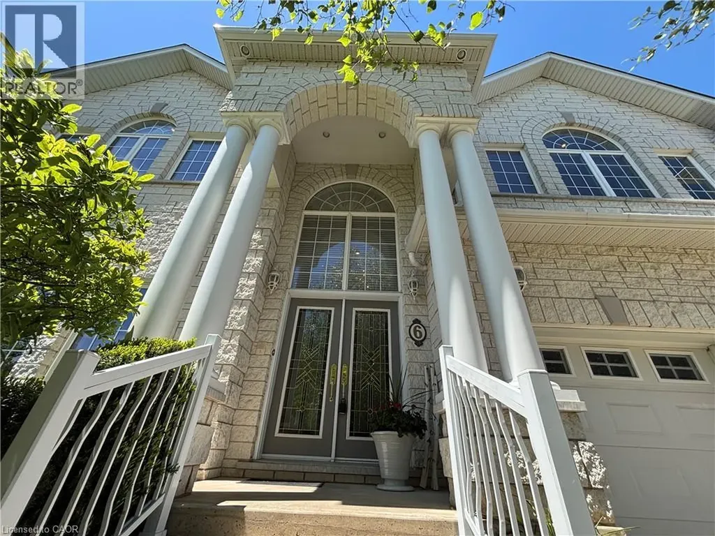6 Fourseasons Drive Hamilton ON L8E 5Y5