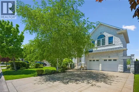 6 Fourseasons Drive Hamilton ON L8E 5Y5