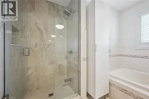 6 Fourseasons Drive Hamilton ON L8E 5Y5