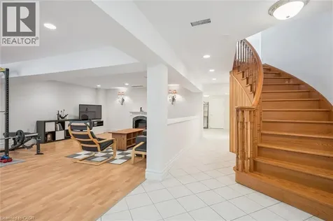 6 Fourseasons Drive Hamilton ON L8E 5Y5