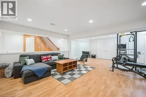 6 Fourseasons Drive Hamilton ON L8E 5Y5