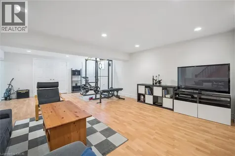 6 Fourseasons Drive Hamilton ON L8E 5Y5