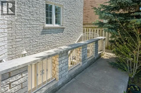 6 Fourseasons Drive Hamilton ON L8E 5Y5