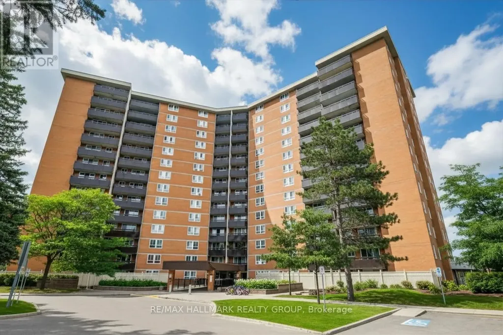 2020 Jasmine Crescent Ottawa ON K1J 8K5