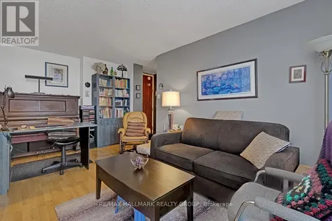 2020 Jasmine Crescent Ottawa ON K1J 8K5