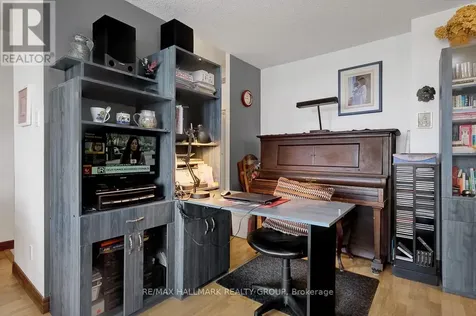 2020 Jasmine Crescent Ottawa ON K1J 8K5