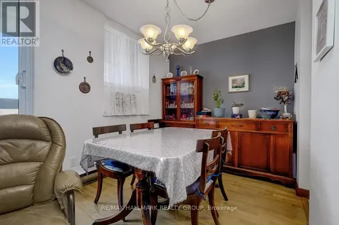 2020 Jasmine Crescent Ottawa ON K1J 8K5